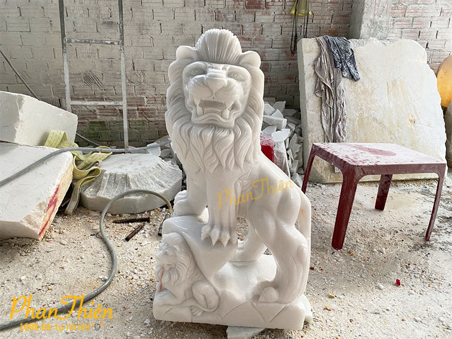 Tượng Sư tử đá