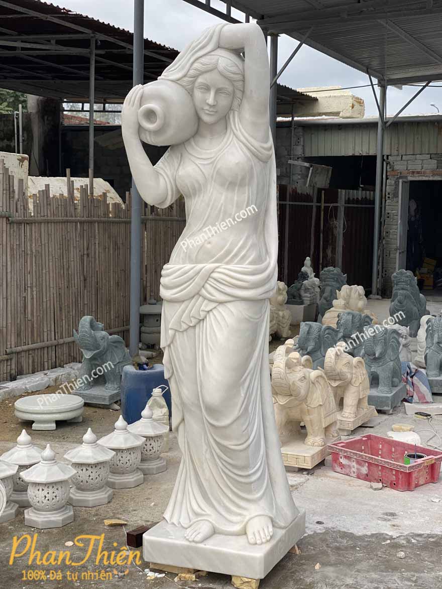 tượng cô gái ôm lu đổ nước tại Phan Thiên