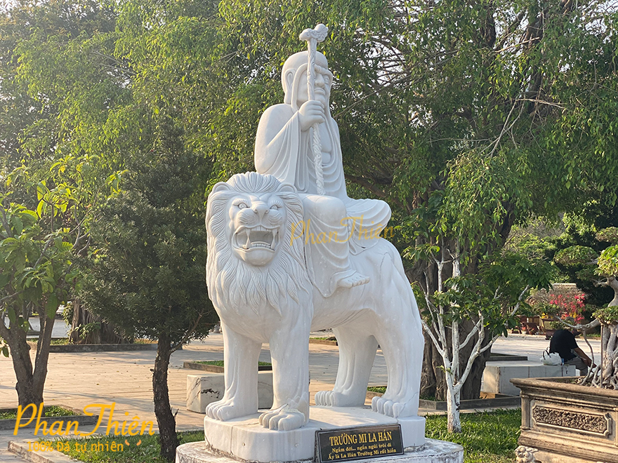 tượng sư tử bằng đá