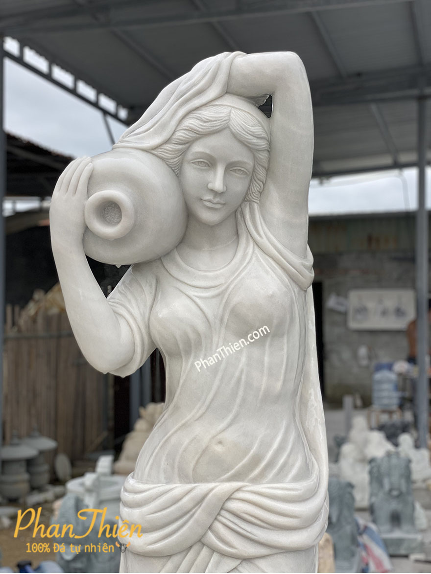 tượng cô gái đổ nước bằng đá