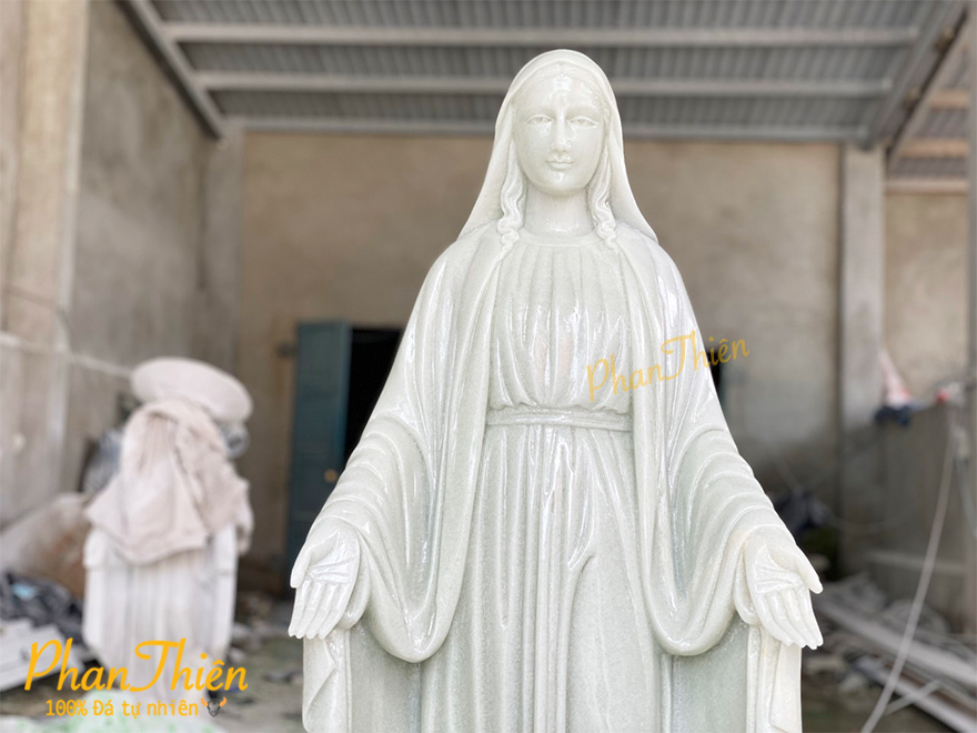 Tượng Đức Mẹ Ban Ơn