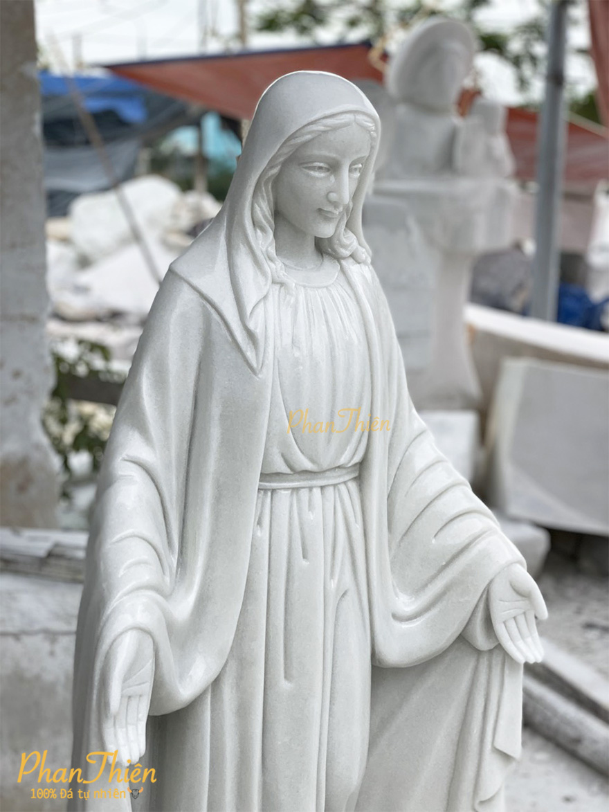 Tượng Đức Mẹ Ban Ơn