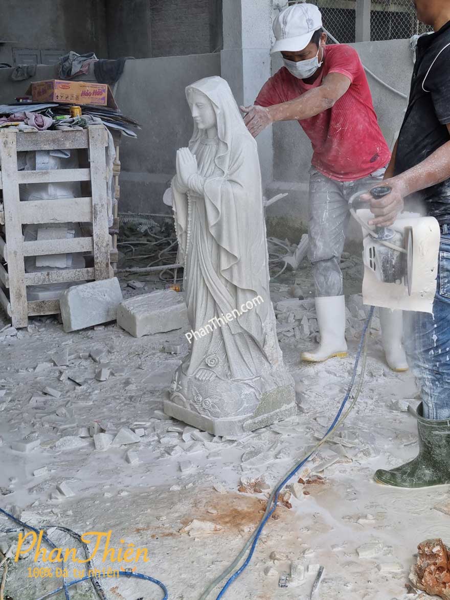 tượng đức mẹ bằng đá
