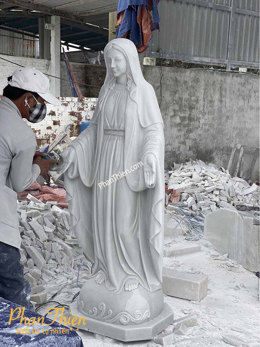 tượng đức mẹ ban ơn bằng đá