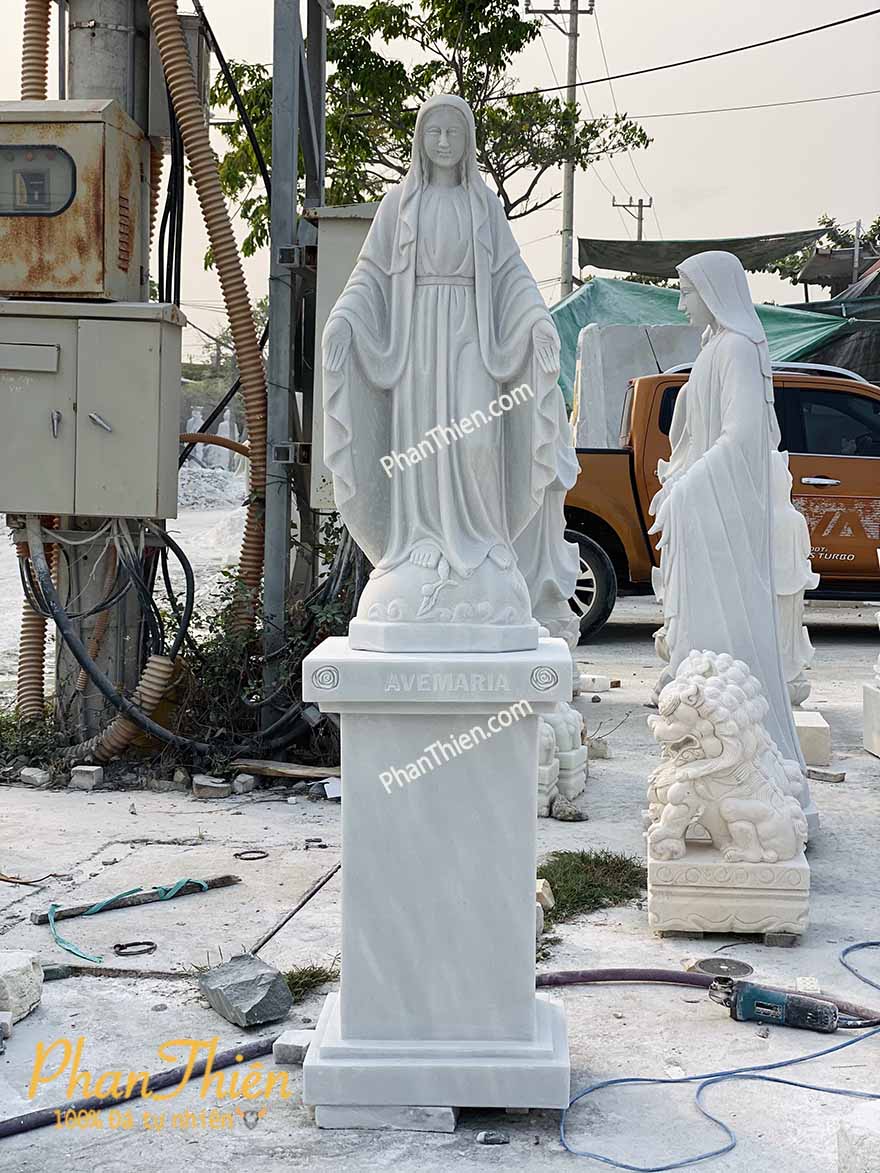 tượng đức mẹ bằng đá