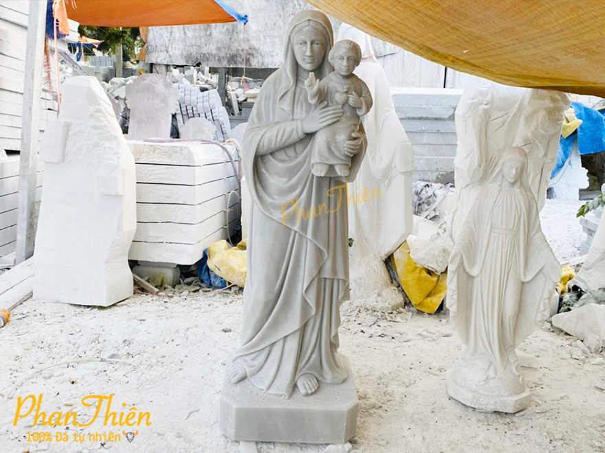 Tượng Đức Mẹ Fatima bồng Chúa