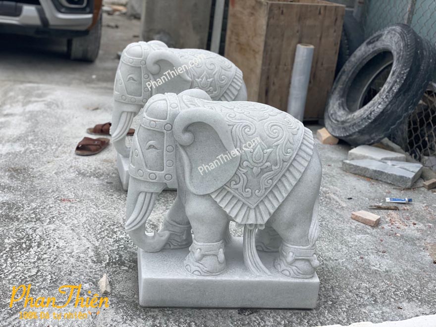Tượng Voi Đá Trắng Trong Xanh