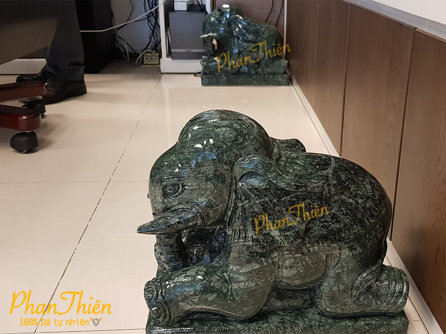 Điêu khắc cặp Voi Quỳ đá Ấn Độ