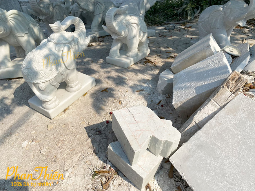 Điêu Khắc và Bàn Giao Cặp Voi cho Khách Hàng tại Sài Gòn - Covid19