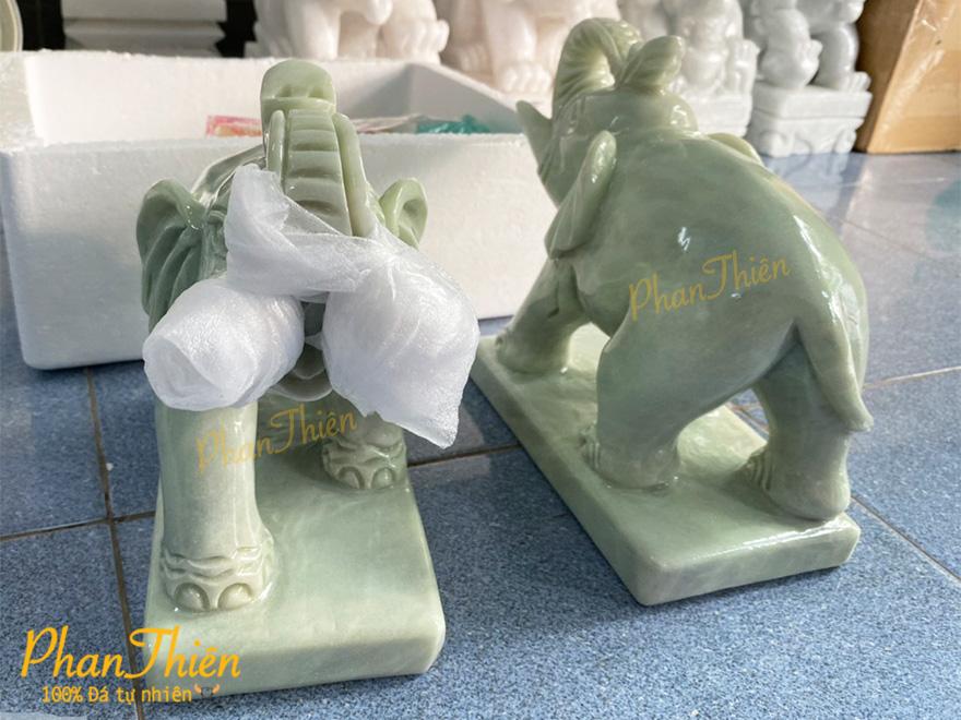 Điêu Khắc và Bàn Giao Cặp Voi cho Khách Hàng tại Sài Gòn - Covid19