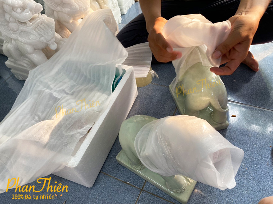 Điêu Khắc và Bàn Giao Cặp Voi cho Khách Hàng tại Sài Gòn - Covid19