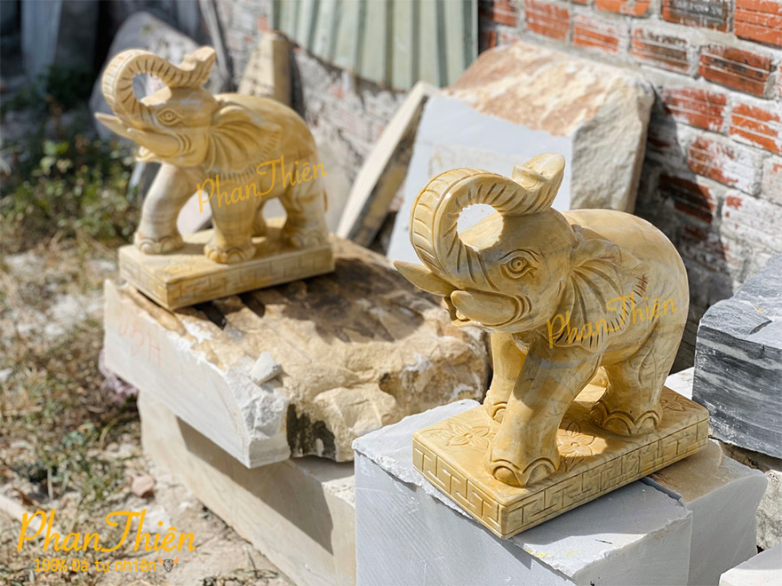 Điêu khắc và đóng kiện Voi Cà Rốt Vàng