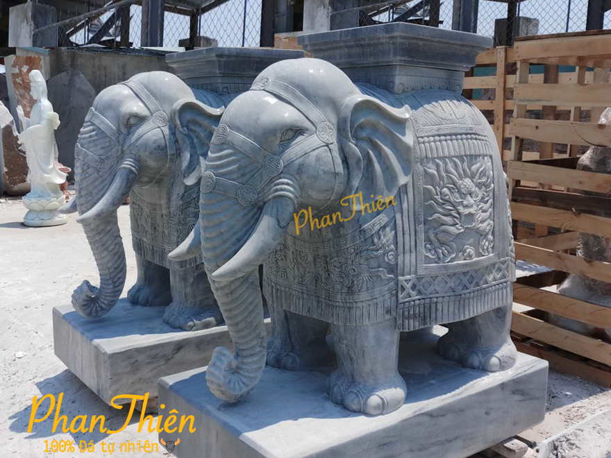 tượng voi đá tự nhiên